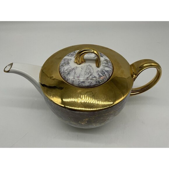 Seltmann Weldon Elegant Teapot with Gold Handle, Spout and Lid Vintage Serveware - Picture 6 of 16
